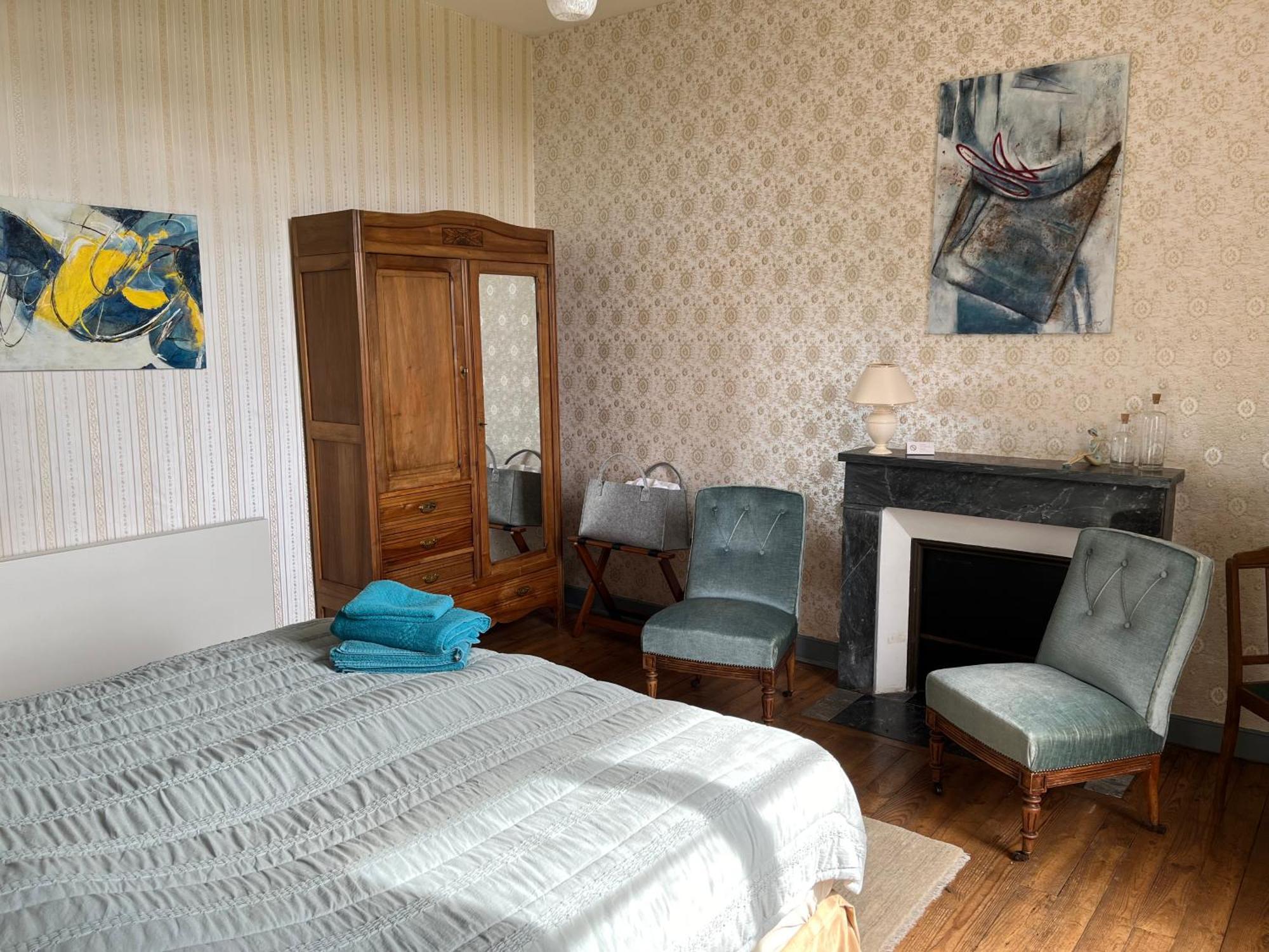 Chateau De Lahitte Bed & Breakfast Vergoignan ภายนอก รูปภาพ