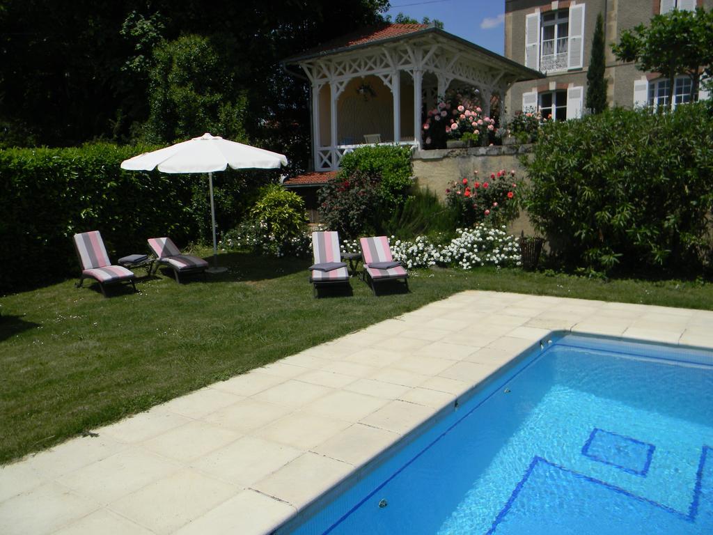 Chateau De Lahitte Bed & Breakfast Vergoignan ภายนอก รูปภาพ