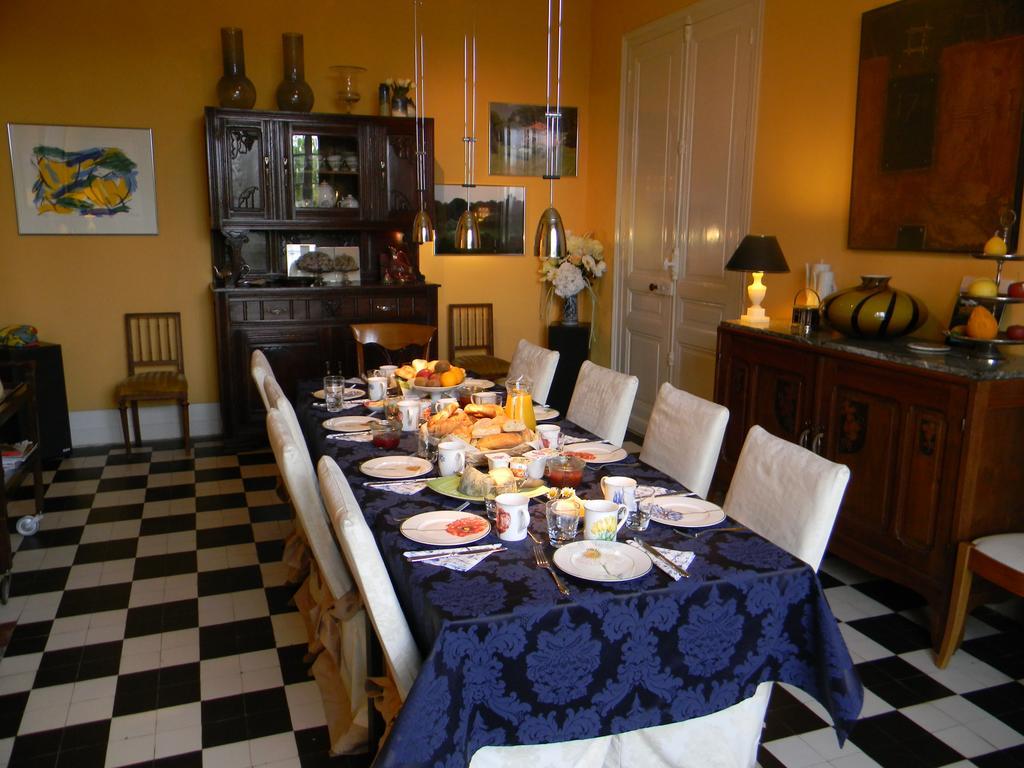 Chateau De Lahitte Bed & Breakfast Vergoignan ภายนอก รูปภาพ